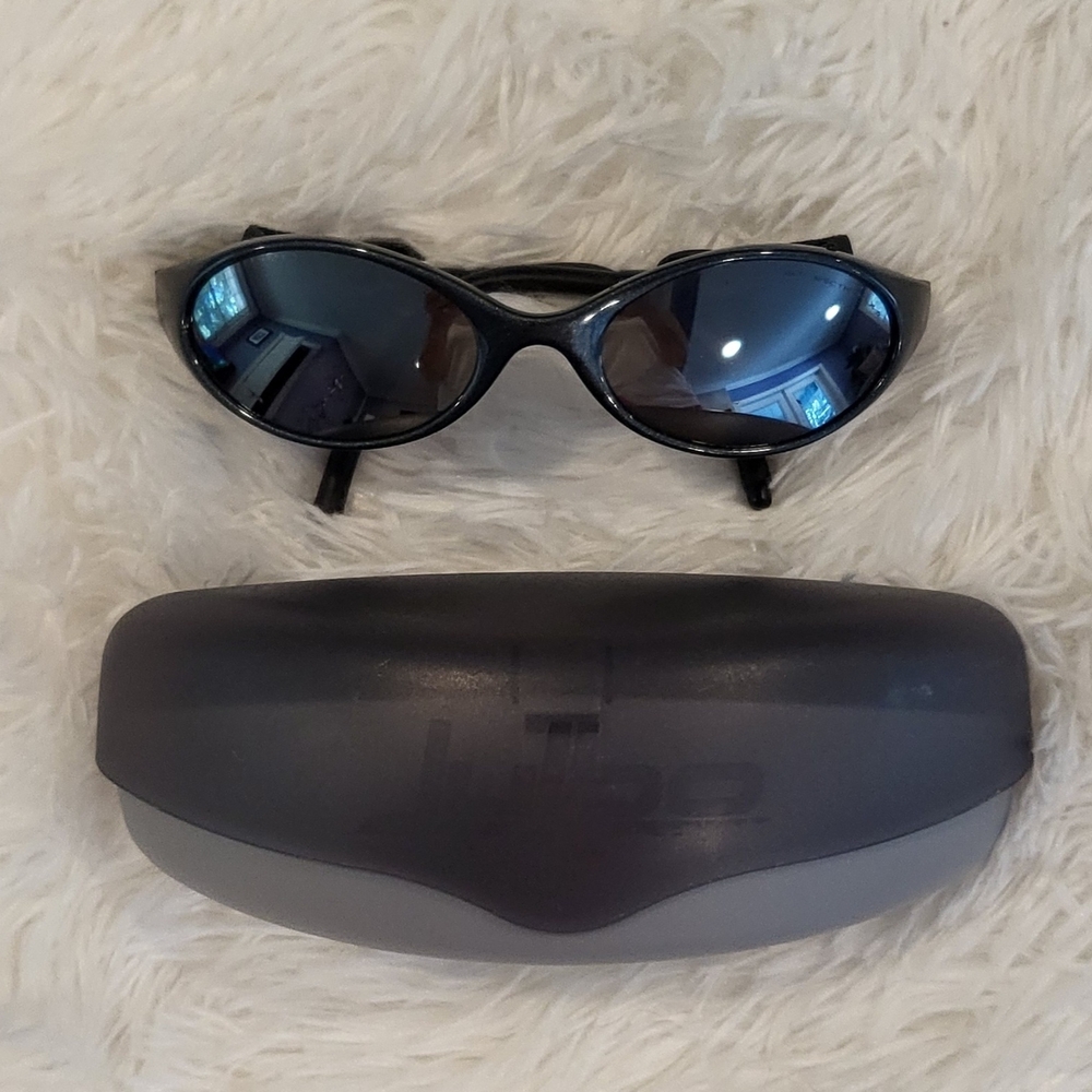 Chic Black Sunglasses with Case